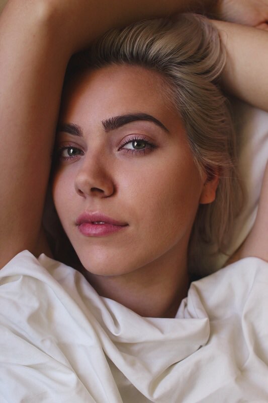 joannasiimon's tweet photo. i wanna stay in bed forever https://t.co/Kag24BHTQI