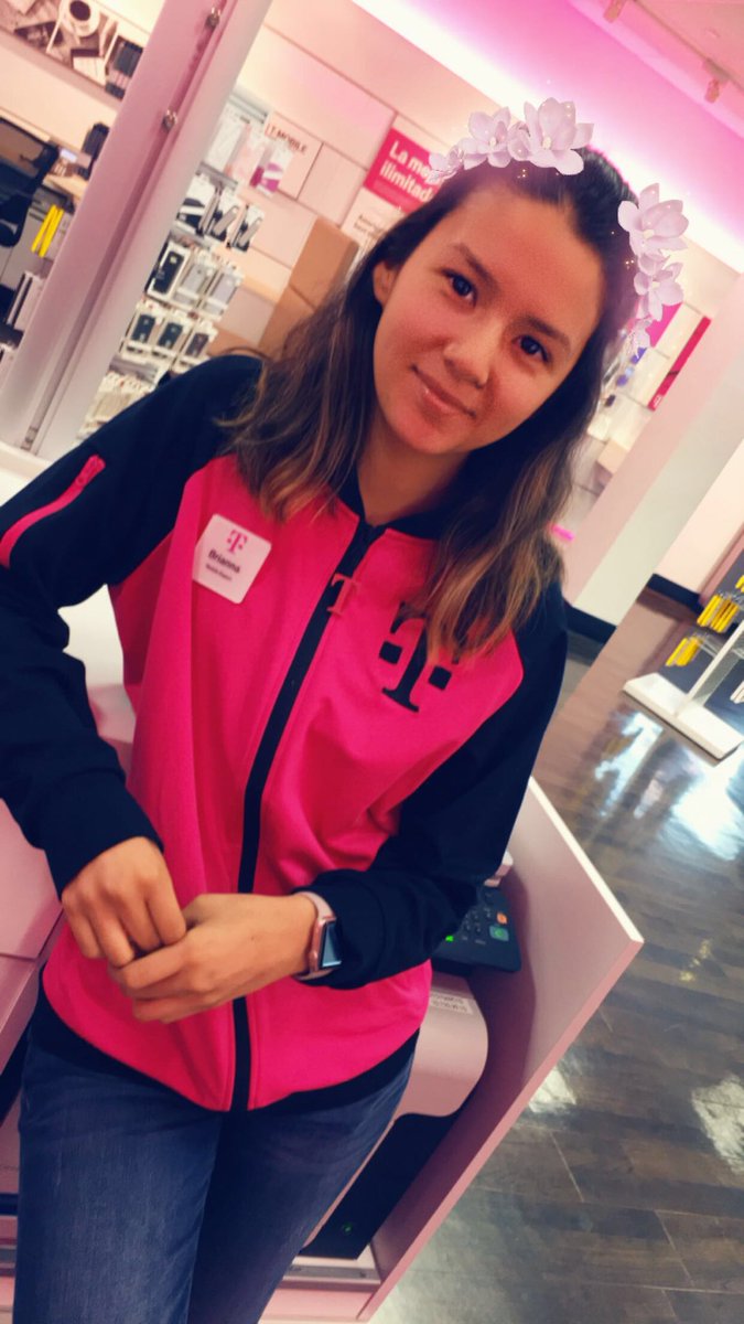 Brianna just had an amazing interaction with her customer!! Let’s just say he left very happy with a new pair of Beats !!! #CustomerObsessed #exploreanddiscover @Raflague @DerrickSeay1 @JohnLegere @JonFreier
