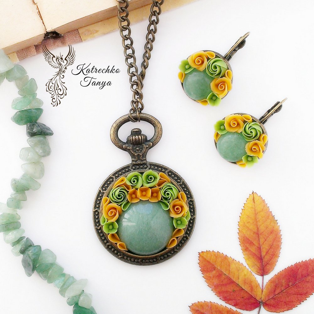 Polymer clay flower jewelry set with aventurine stones.
etsy.com/listing/607575…
#polymerclay #polymerclayjewelry #flowerjewelry #aventurinejewelry #etsy #etsyseller #etsyshop