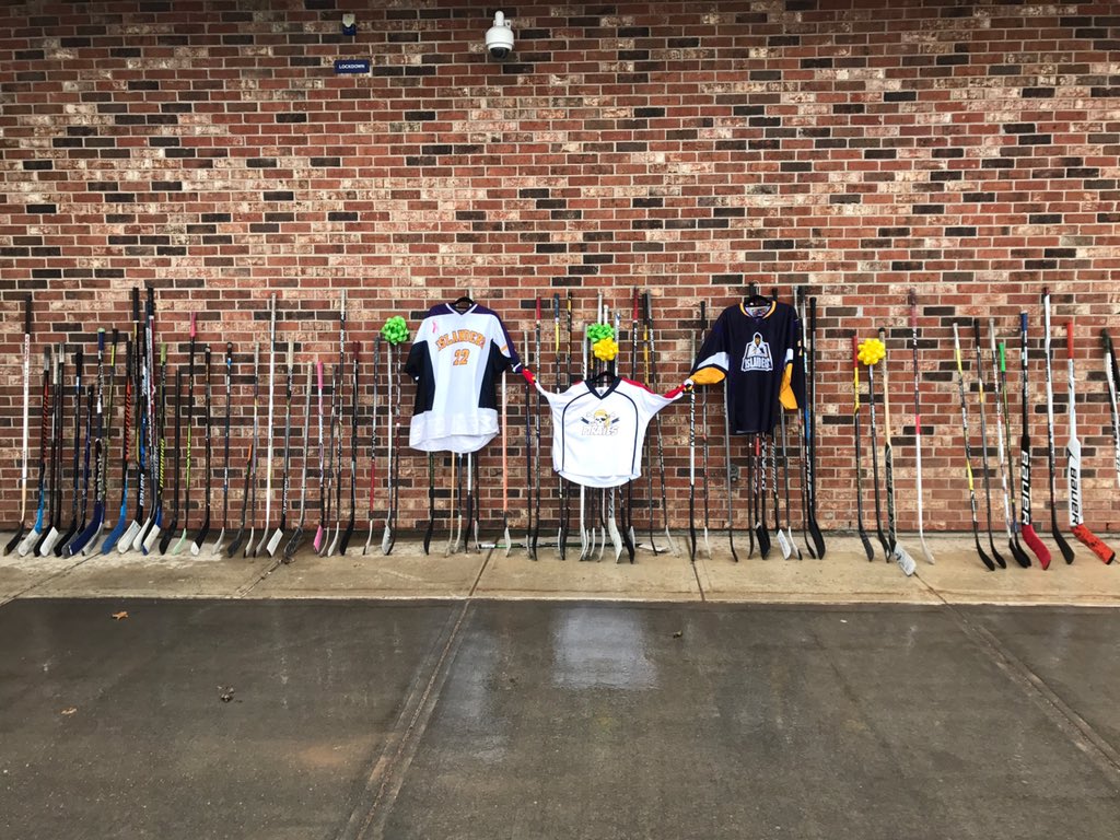 TI_CSD's tweet photo. 4/14/18  TI hockey standing with you Broncos. https://t.co/Pu7kTNlnf6