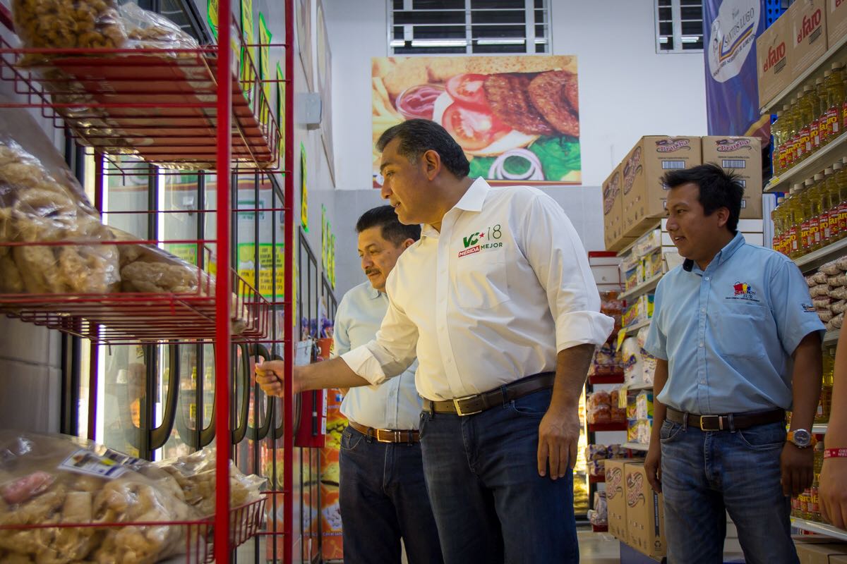ViCaballeroD's tweet photo. Casa Santos Lugo es una empresa yucateca con un gran compromiso. Además de ofrecer productos de calidad a precios accesibles, cuenta con talleres de capacitación, deporte y hasta cine gratuito para la población. Gracias a mi amigo Iván Ojeda, Director. ¡Hagamos una #MéridaMejor! https://t.co/YeFkGNlD6f