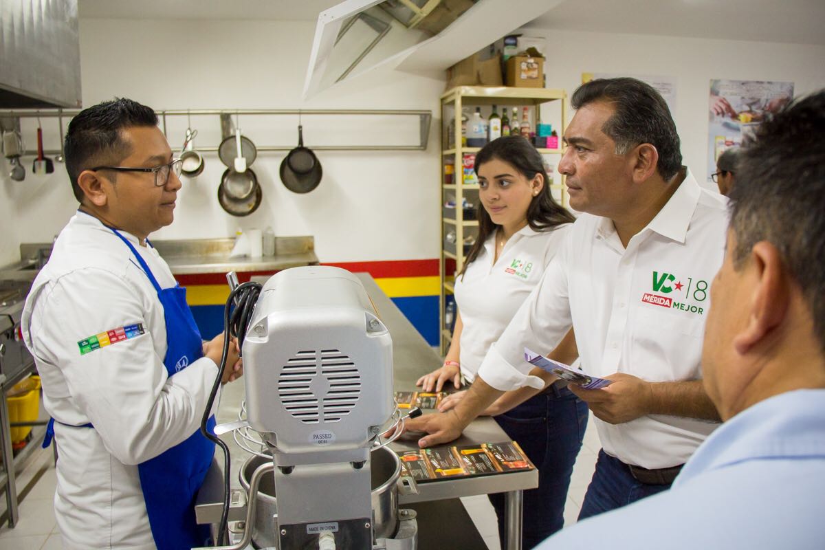 ViCaballeroD's tweet photo. Casa Santos Lugo es una empresa yucateca con un gran compromiso. Además de ofrecer productos de calidad a precios accesibles, cuenta con talleres de capacitación, deporte y hasta cine gratuito para la población. Gracias a mi amigo Iván Ojeda, Director. ¡Hagamos una #MéridaMejor! https://t.co/YeFkGNlD6f