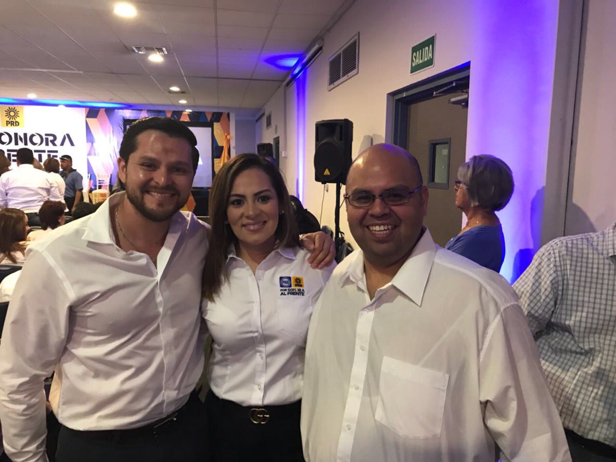 LorenaGaribayUl's tweet photo. El día de hoy tomamos protesta los candidatos a diputados locales y alcaldes de la coalición #PorSonoraalFrente Estamos listos y de frente al futuro! #SonoraValiente #SonoraConAnaya https://t.co/u3ntduFudV
