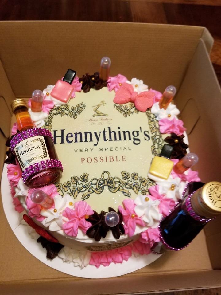 xokayliz's tweet image. My birthday cake this year better be this lit 😋