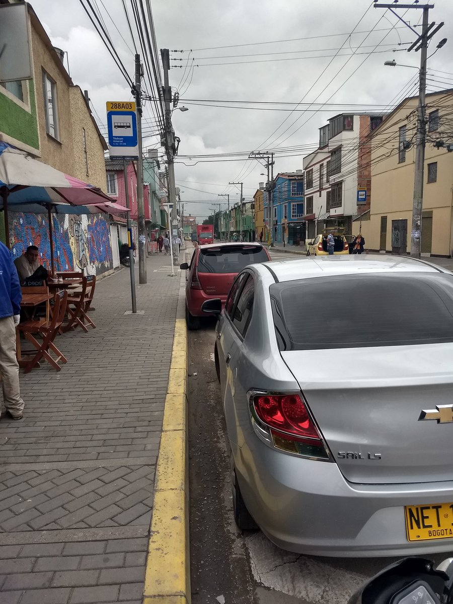JeniCruz2's tweet photo. @Citytv @ArribaBogota dónde llama uno para quejarse, un restaurante cogió el paradero del SITP como parqueadero @TransMilenio @transmisitp https://t.co/6urmAfCJh9