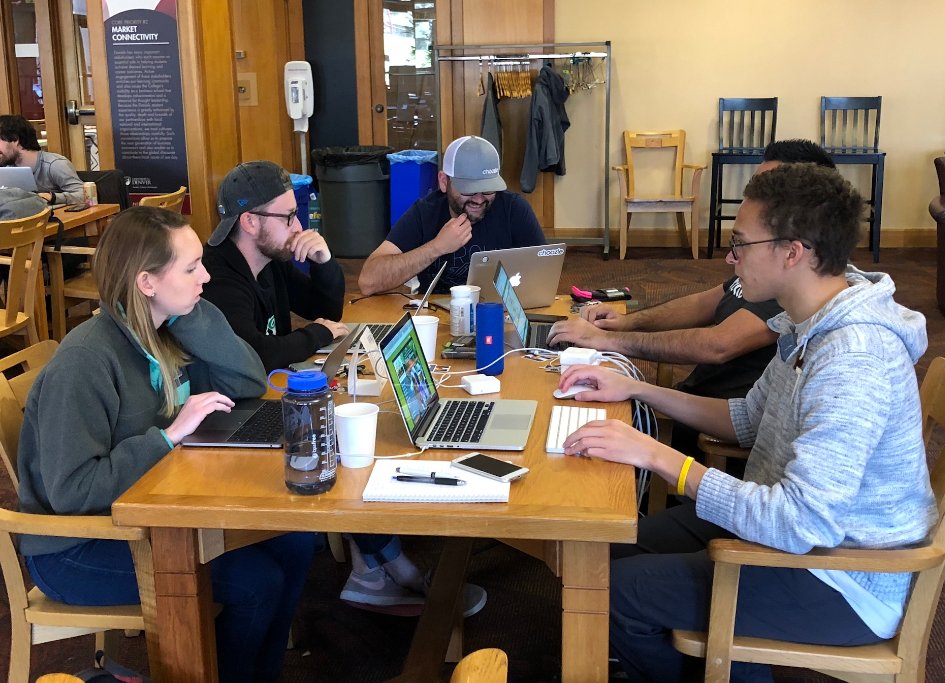Colorado_BIC's tweet photo. #GoCodeColorado teams bring the hard work, mentors offer up some been-there-done-that experience, and together with the #GoCodeCO #PublicData team they make awesome happen. #GoCodeDen https://t.co/aMFMcPusMJ