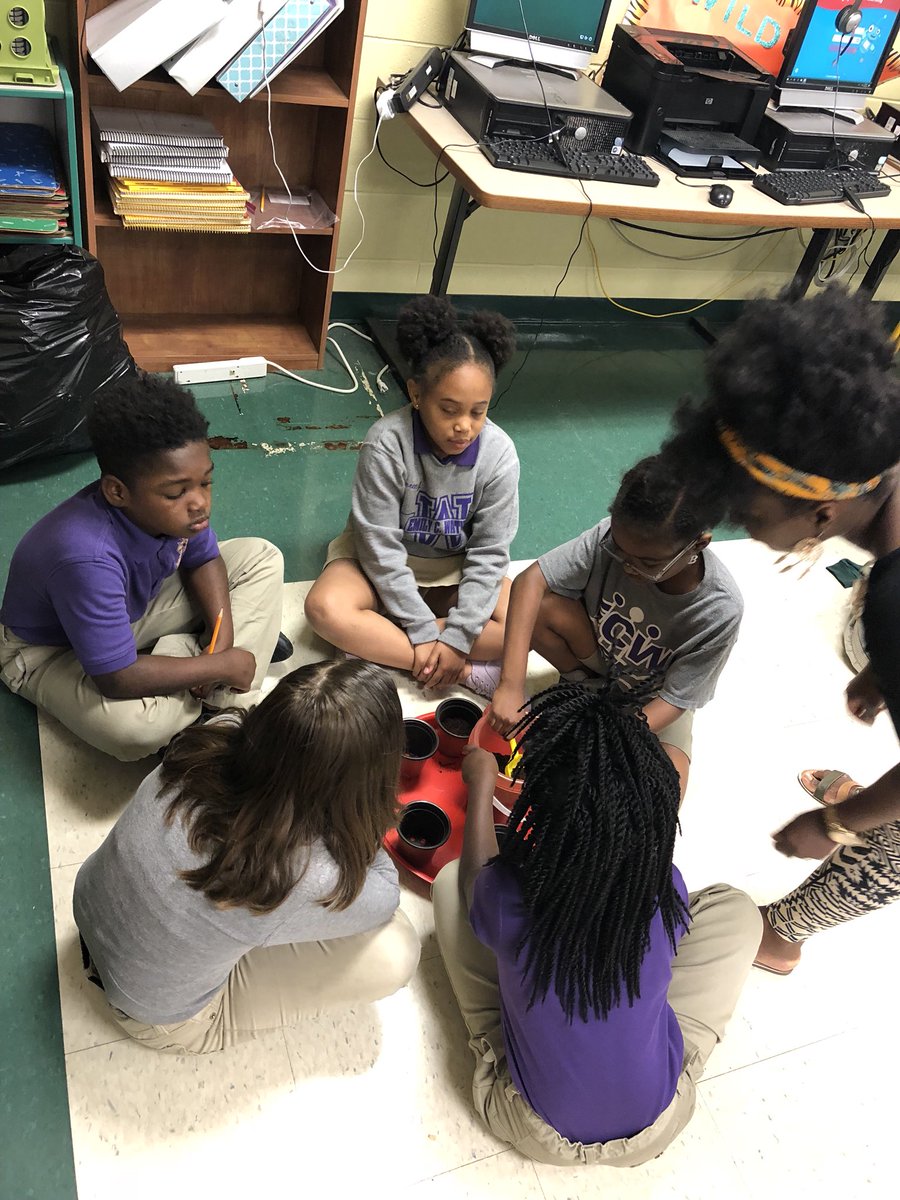 ECWPRIDE's tweet image. Our second graders got a special hands on lesson about the life cycle of plants! #ThanksMamaVoros