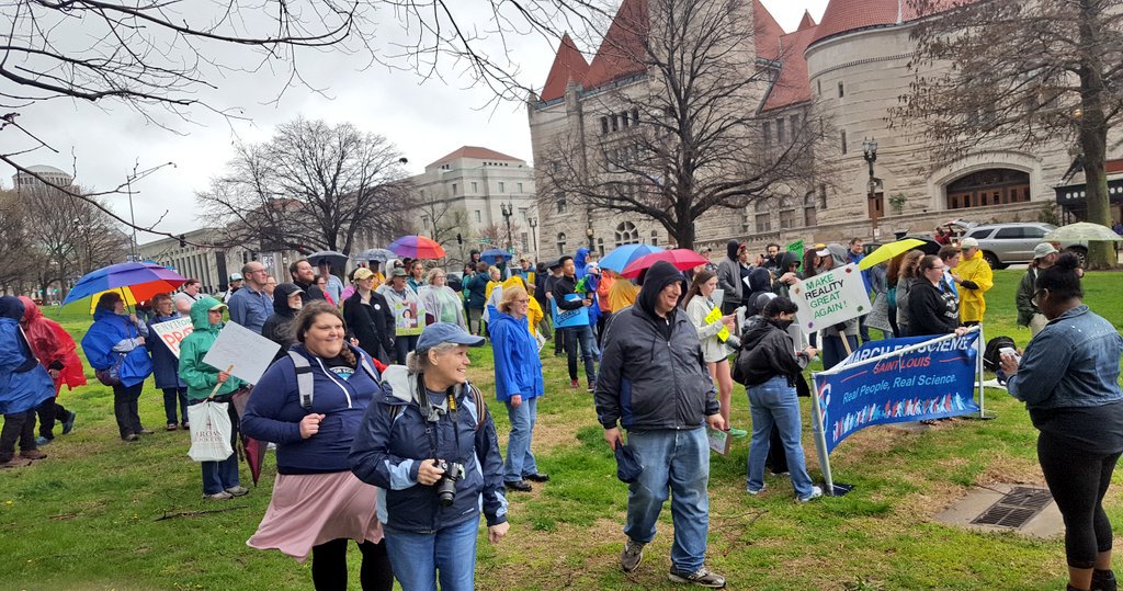ScienceMarchSTL's tweet image. Small, but mighty. Thank you, #StLouis! #standupforscience #MarchForScience