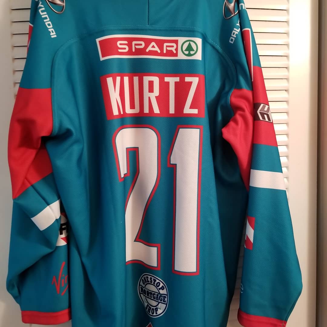 v_ronnie22's tweet photo. This finally arrived!! Thank you @belfastgiants and @GiantsOSC and @CrAm723 for everything you have done this season!!! Can't wait to wear it next season! #newhomeinvirginia https://t.co/xryBTvjK8p