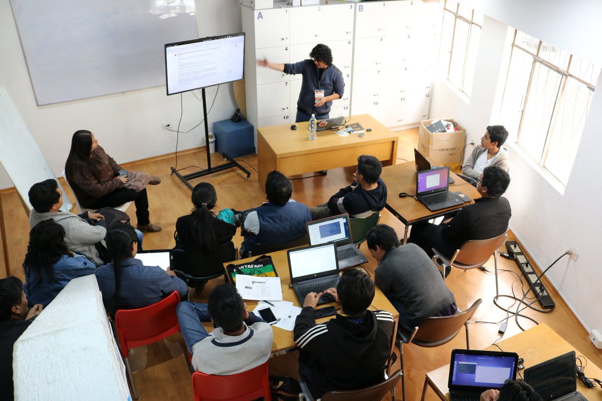 marchelo2212's tweet photo. Retweeted Iván Terceros (@ivntres):
@Statick_ds de @coddic_ec enseña a usar #PilasEngine ante una audiencia encantada en los usos del #SoftwareLibre para la educación por medio de programación. #FLISOL2018 #FlisolUIO https://t.co/uufzDfpYmK