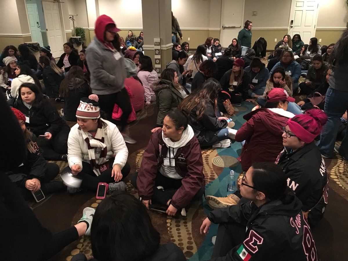 KDChi_AlphaNu's tweet photo. Day 2 of KDChi Regional Conference!✨Our penguins braved the cold weather to do service for the Wichita community💕🐧 #KDChiCentralRegion https://t.co/3x7fvERgO6