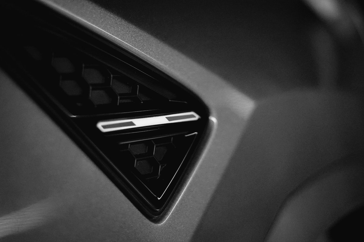 GentlemanRacer's tweet image. #SinceWeMadeItPossible 🇮🇹

The @Lamborghini Leicester Urus premiere drawing the crowds as Bruntingthorpe Aerodrome played host to this Twin-Turbo V8 Beast.