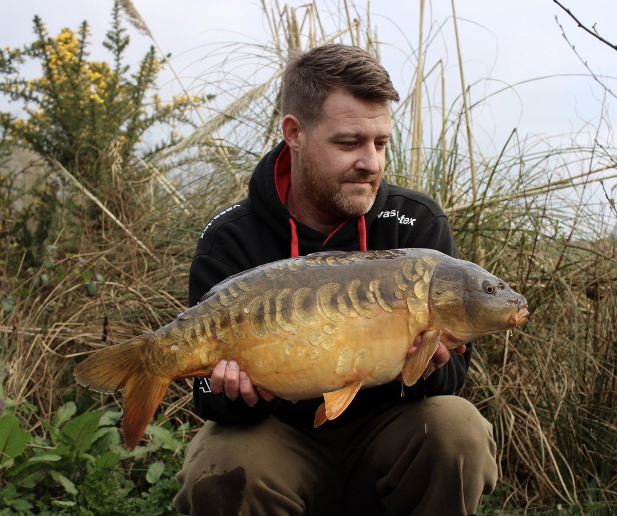 Deep_Blue2018's tweet photo. A quick overnighter with his son resulted in this scaly Mirror for @matt_whalley35 https://t.co/FdcqgCGfJE #LiquidBelachan #PelletMix #DeepBlueParticles https://t.co/UJba62W4oC