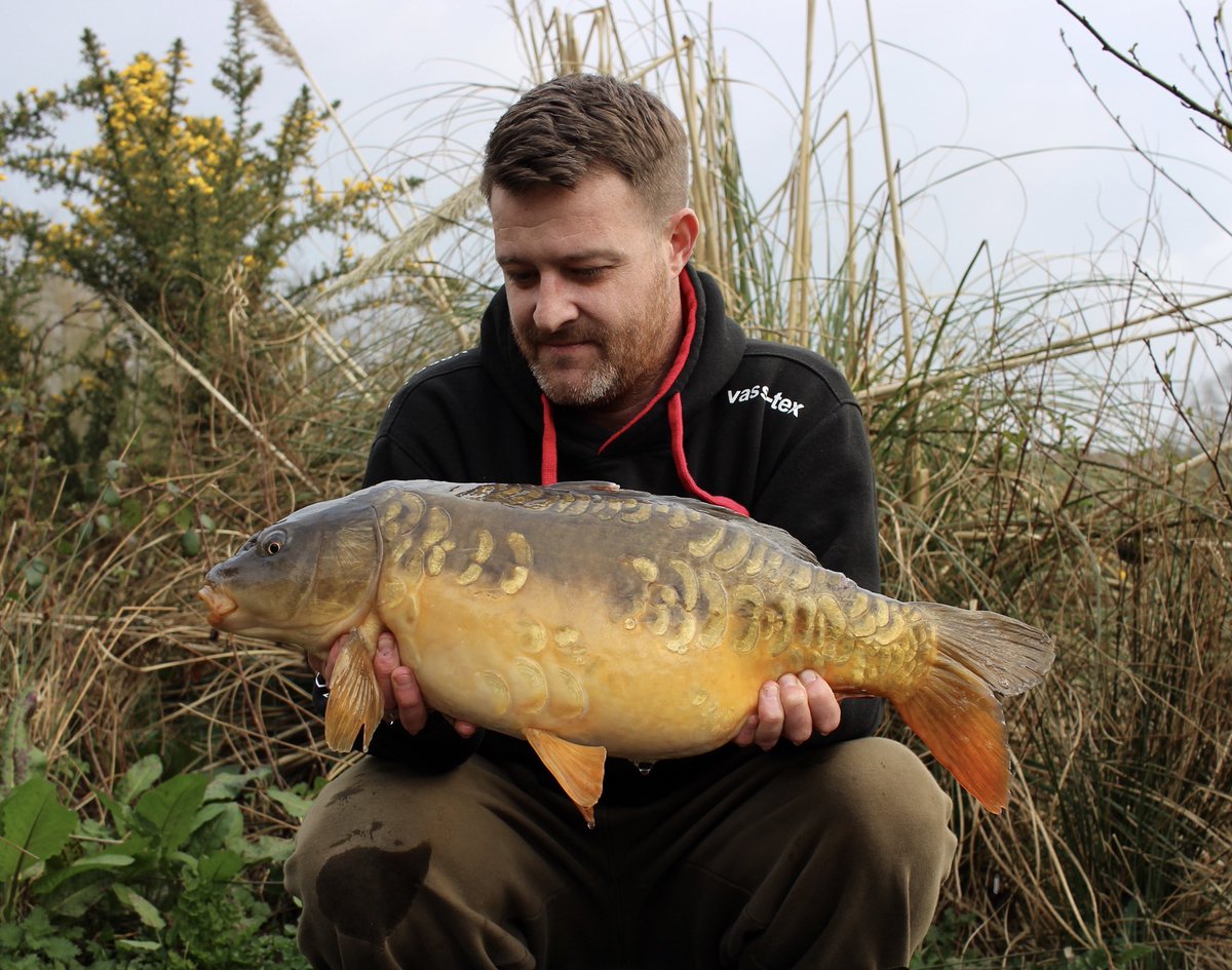 Deep_Blue2018's tweet photo. A quick overnighter with his son resulted in this scaly Mirror for @matt_whalley35 https://t.co/FdcqgCGfJE #LiquidBelachan #PelletMix #DeepBlueParticles https://t.co/UJba62W4oC