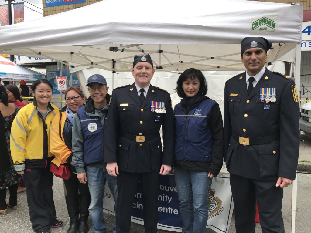 svcpc's tweet photo. Happy to see @ChiefPalmer and @DeputyChiefRai at Vaisakhi. #CommunityPolicing #VaisakhiVancouver #VPDPartners #SVCPC https://t.co/U9dL5g0nVh
