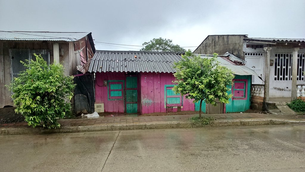 Manglares360's tweet image. Can we help a sinking town and revert decades of poor planning. I hope so.  Teaching kids about #humanitarianmapping, #bluecarbon, #climatechange, #ecosystemservices