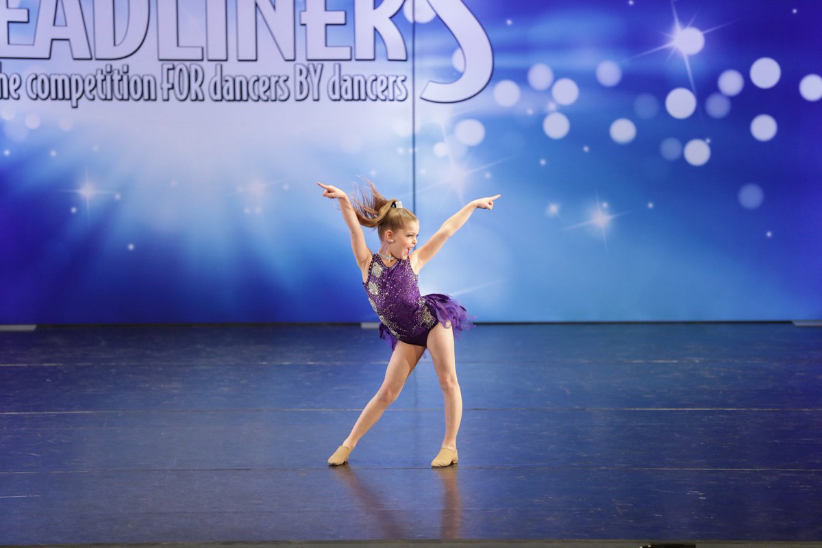 HeadlinersDance's tweet photo. More incredible routines from our morning session here in Troy! Keep it up boys and girls ๐๐ป #HeadlinersTroy #2018Tour #Dance #Troy #Michigan #headlinersdance https://t.co/7ENL5ReeSq