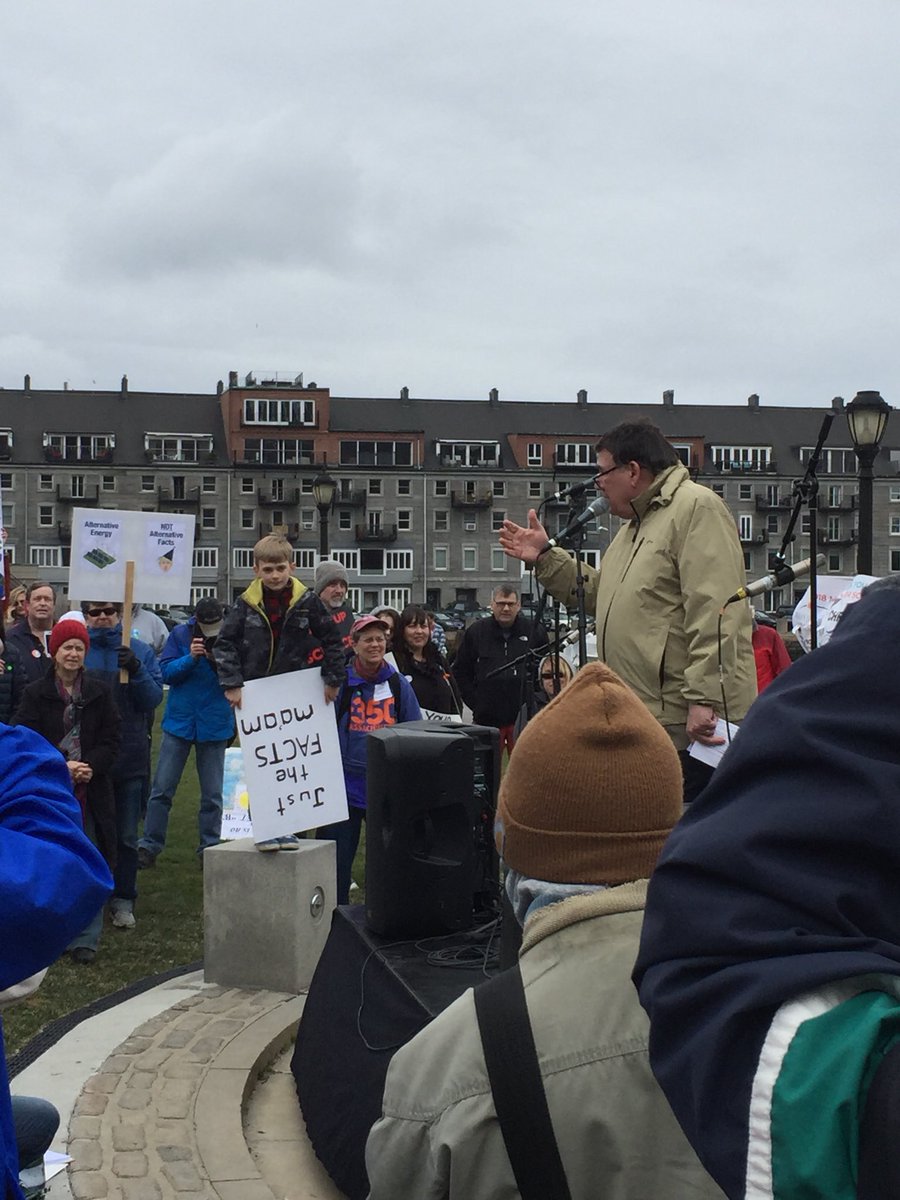 MassSierraClub's tweet photo. Senator @MarcRPacheco: “We are on the cusp of a clean energy revolution. The time to act is now. Call your legislators.”
Support #CleanEnergyOmnibus #IncreaseRPS
#MarchforScience #ScienceStrikesBack https://t.co/lIWAlPNafV