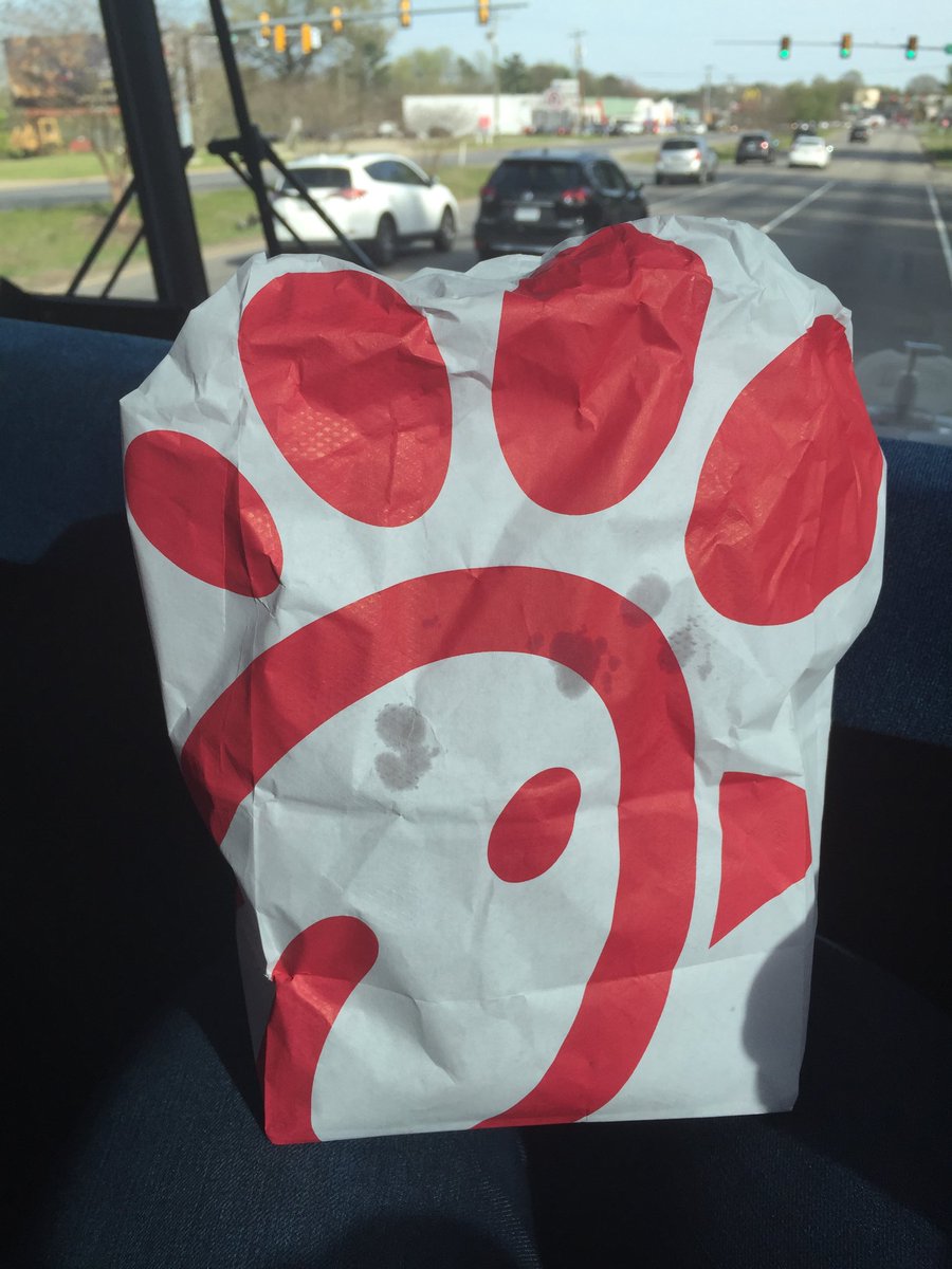 themntnsrcallin's tweet photo. What’s the secret to keeping 24 teenagers quiet on a bus trip? Chicken! @ChickfilA thanks for feeding #truckernation after the VHSL conference! #slc18 #vhslslc18 #leadership #worldchangers https://t.co/24dXSTggcc