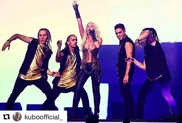 SALVAREZZZ's tweet photo. #Repost @kuboofficial_ (@get_repost)
・・・
Time to love...#timetolove #dancing #movistararena #chile #latinbillboards #billboardshowcase @chechofotografo https://t.co/jxeFhY6LXI