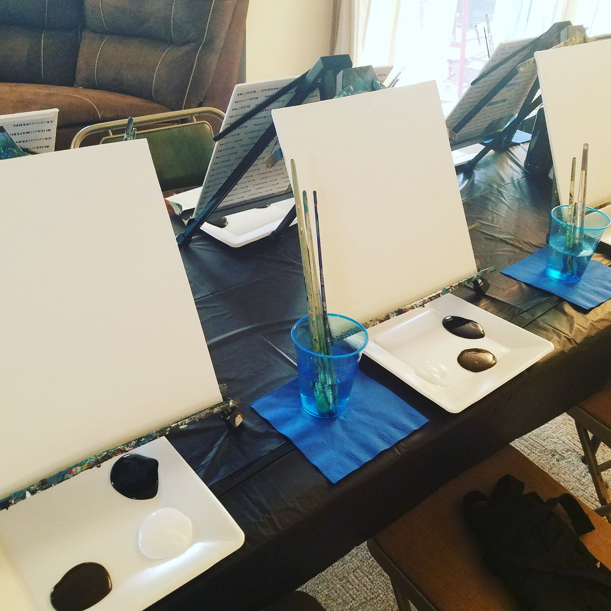 SquareCanvasArt's tweet photo. Getting ready for this awesome private event! Check back soon to see their masterpieces!! https://t.co/lEqC2UkCFw