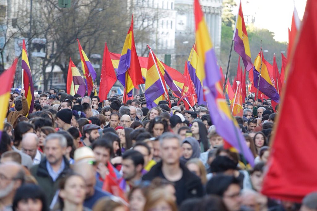 agarzon's tweet photo. Qué bonita está España en 14 de abril. https://t.co/XqbRbYl1z2