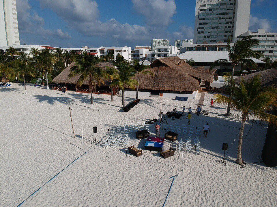 AngelsNestLat's tweet photo. #sorryumissedcancun we had an amazing Ángel Summit of the Americas and @Pitchatthebeach with @valhallacap #best #networking #ever https://t.co/rxu7oBd1S0