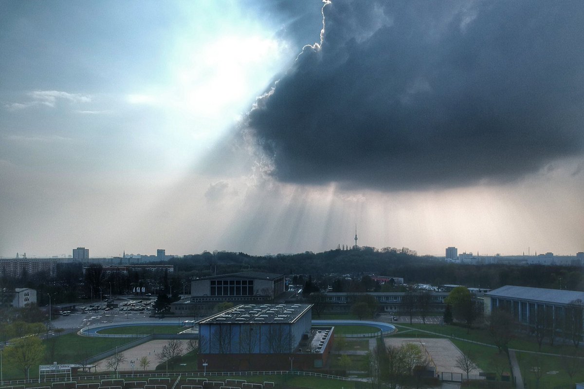 saltcom's tweet image. Ein bissl #cloudporn zum Wochenende #berlin