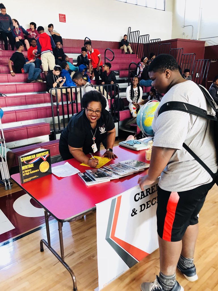 eevans5686's tweet photo. Attucks Middle students making selections during the elective fair #attucksms. https://t.co/SUv5GWSU8L