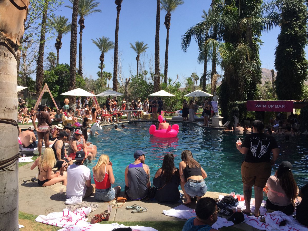 Wild949's tweet image. Pool party with @dillonfrancis before @Coachella. #dillonfrancis #coachella