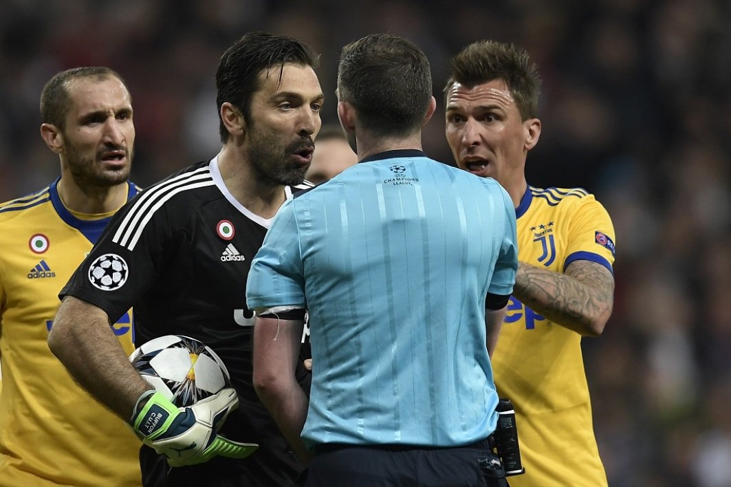 AfterRMC's tweet photo. Buffon ne regrette pas du tout ses propos sur l'arbitre de #RealJuv https://t.co/MsqtRTDFHf https://t.co/Yj7zmZ3hXB
