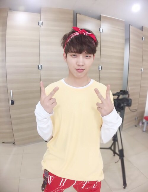 infiniteislife's tweet photo. hoya and dongwoo be slaying so hard wearing a bandana...then there’s woohyun https://t.co/RggTF9v12Y
