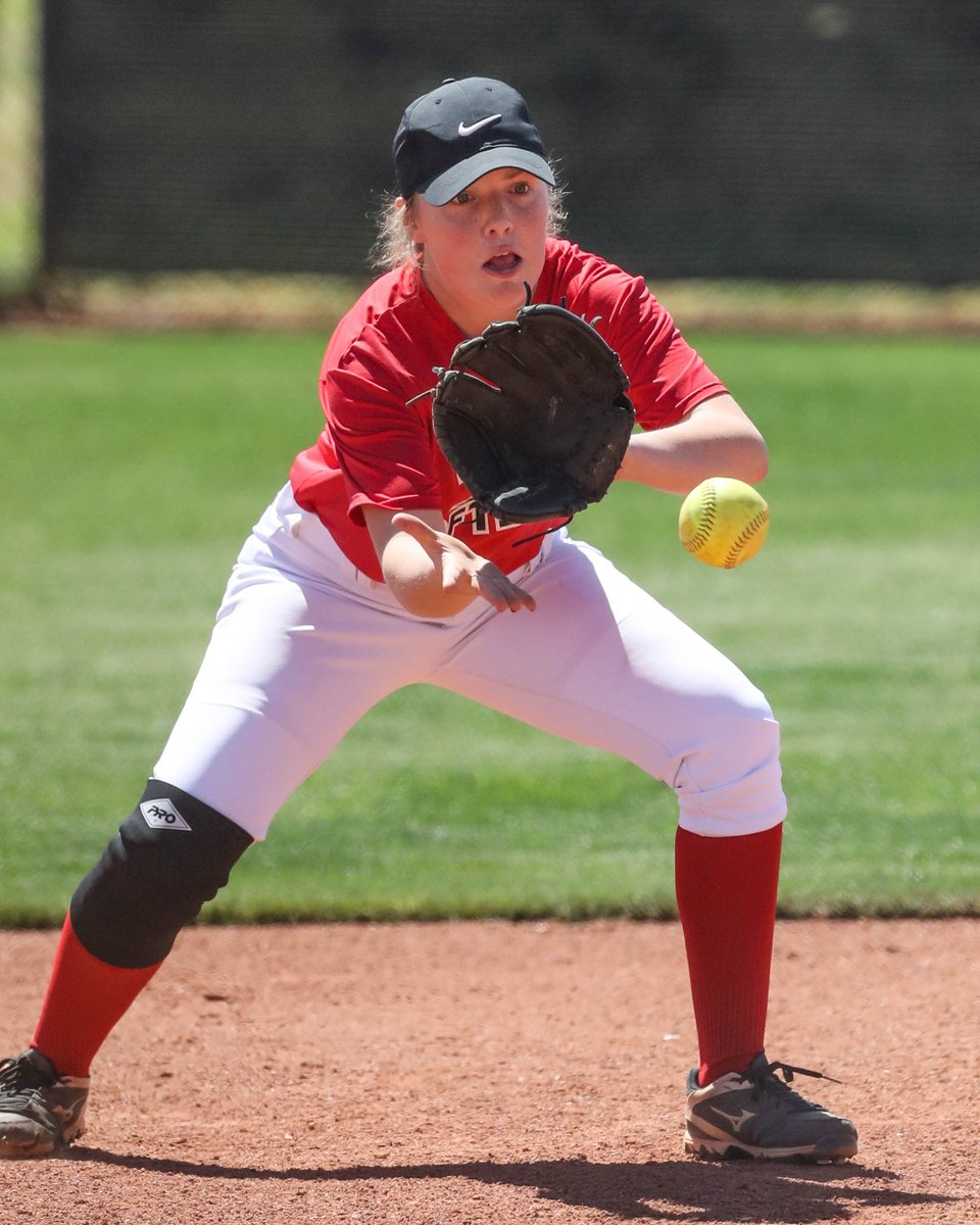 KlineSportsPics's tweet photo. In their final non-region game of the season, Paradise Valley High School Varsity Softball hosted the Coyotes of Centennial High School for a Saturday morning game. #PVHSPride https://t.co/mC4mpFFU1g