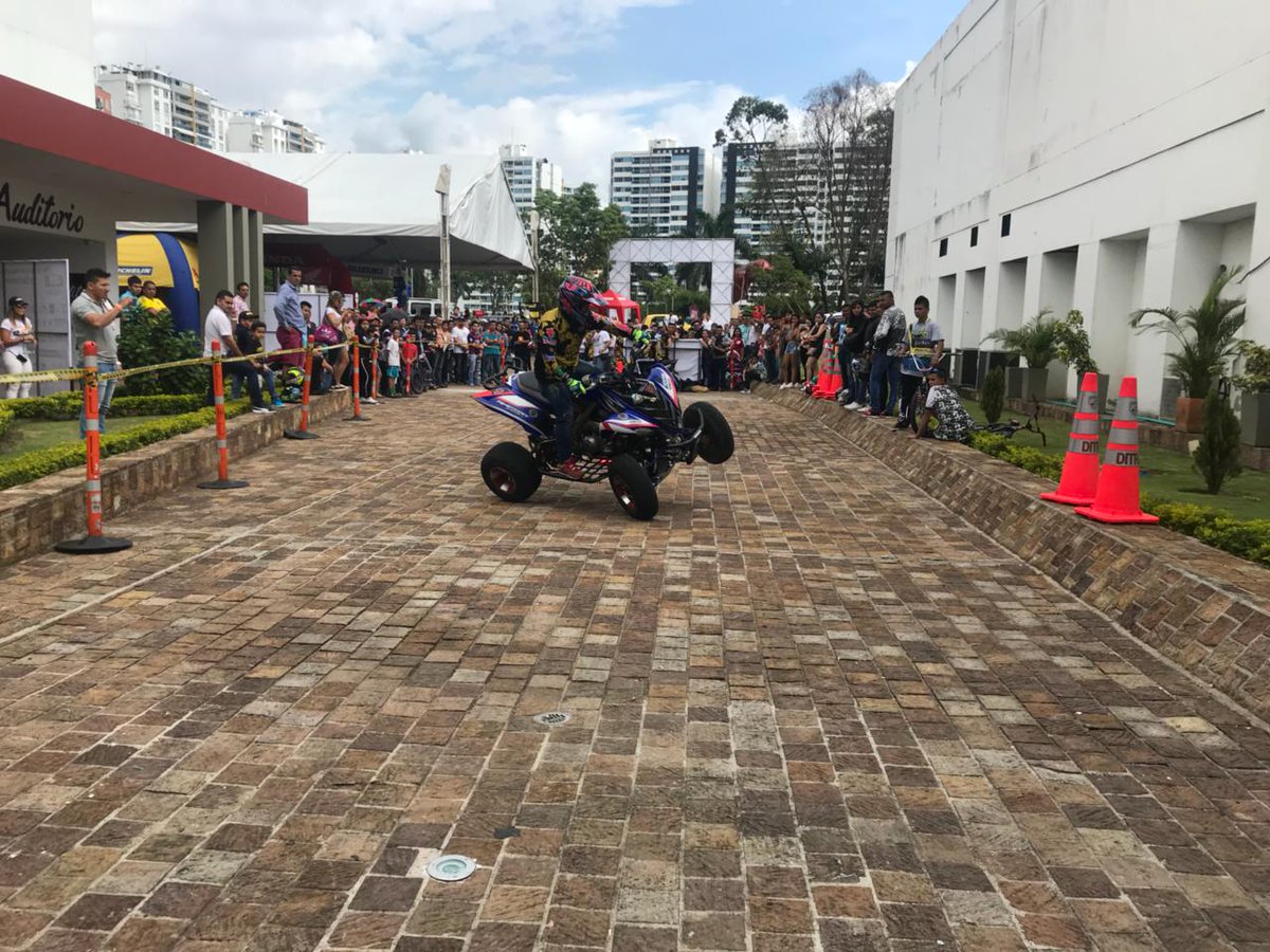 fenalsander's tweet image. #Tarde de sorpresas y precios especiales en #ExpoMotos. Bono de $5 millones de pesos para redimir por una moto nueva. #Neomundo #EntradaLibre