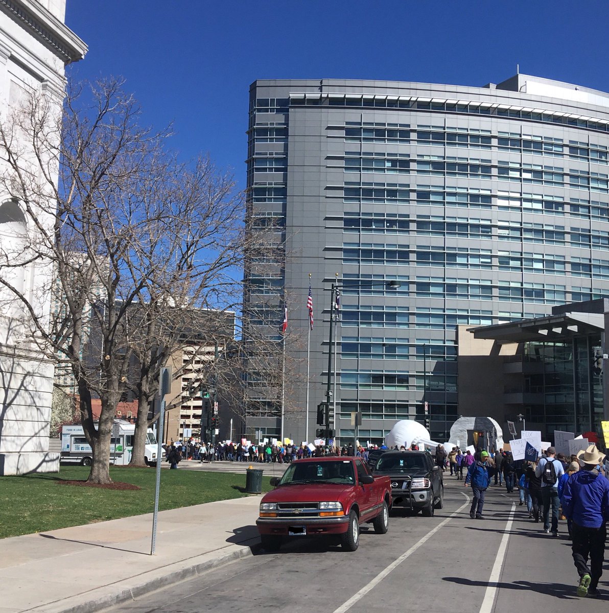 AttentionPaying's tweet photo. πΆ Such a lovely day... βοΈπ¬π»βοΈπ
#ScienceMarchDEN #sciencematters #ScienceMarch #DenverScienceMarch https://t.co/dsyqaRxAEv