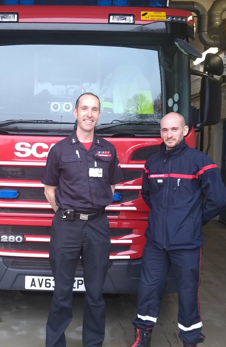 DronePompier's tweet photo. [UK] Day3 : merci à Perry Smith #pompier du @norfolkfireresc pour nos échanges riches sur leur projet #drone et sur nos activités #drones en France #UKFRSDroneTeams #firemen #firerescueservice #UK https://t.co/ENJTPUn94G