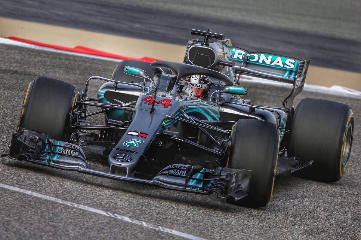 1_LH44's tweet photo. 𝕃𝕖𝕨𝕚𝕤 ℍ𝕒𝕞𝕚𝕝𝕥𝕠𝕟 #F1 #LewisHamilton #LH44 #TeamLH #MercedesBenz #Mercedes #MercedesAMGF1 #Pirelli #PZero #SuperCar #GrandPrix #BahrainGP #FormulaOne #GP #Formula1 #Fast #Speed #Drive #Racing #Motorsport #Cars #Sports #FastCar #Sports #RacingDriver #Puma #TommyHilfiger https://t.co/BDCMD9dbUM