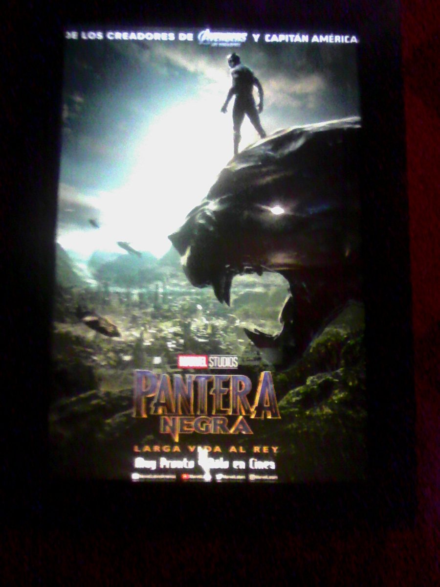 DeRisaOMG1's tweet photo. Esta fue la primera película que vi en el estreno y es un recuerdo inolvidable y ayer la volví a ver y me encontré con una sorpresa.
 @canalbinge si la película fue muy buenisicima pero lo que no me gusto fueron los efectos de la ultima pelea @IniciativaV #MaratonMV #BlackPanther https://t.co/D7X0Ynh40i