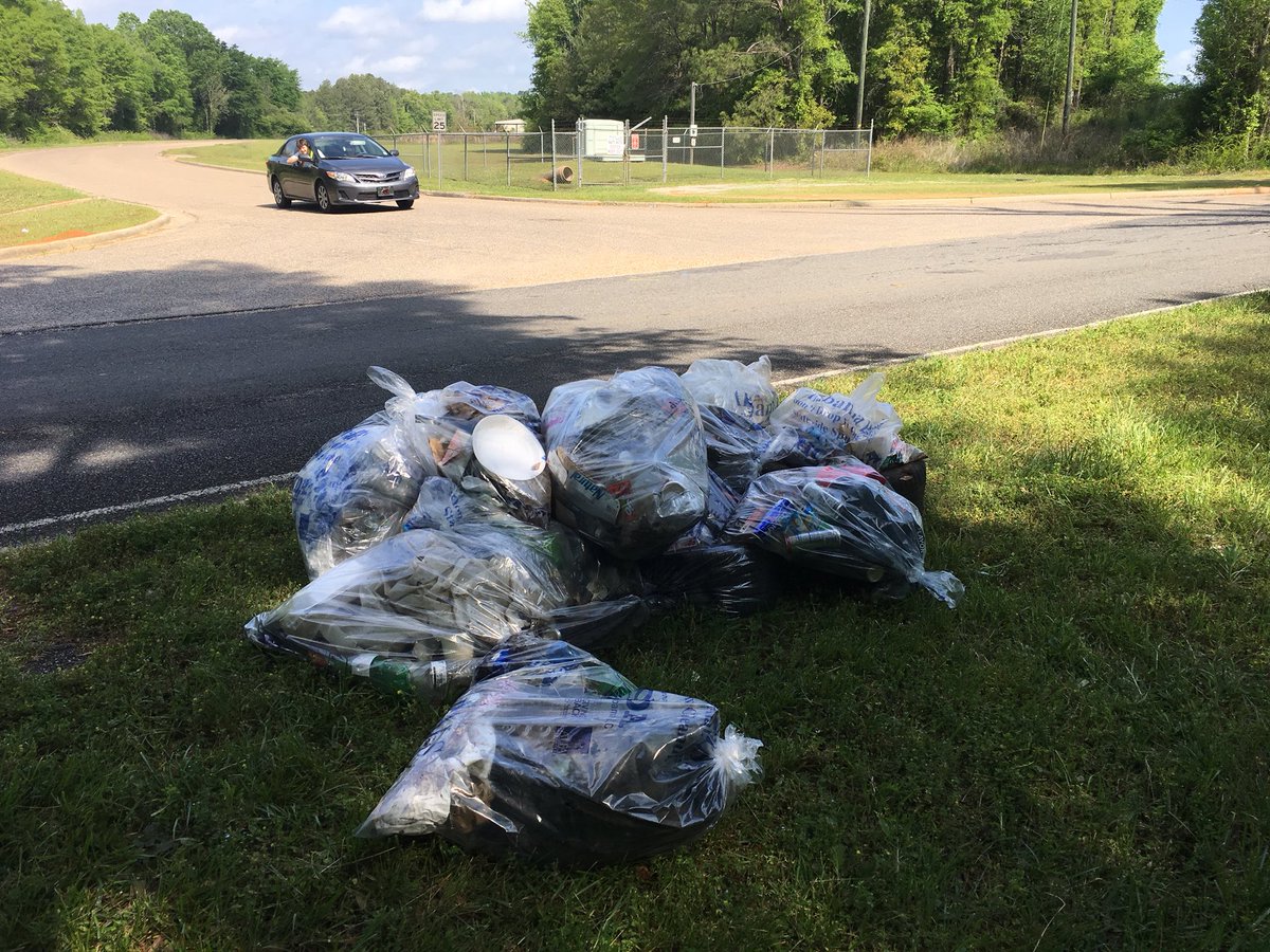 wrbspearpoint's tweet photo. Thank you to all the local schools that supported and worked #ECSpringClean2018 today #edgewoodacademy #stanhopeelmore #tallaseehigh https://t.co/Iuv0hgDA9t