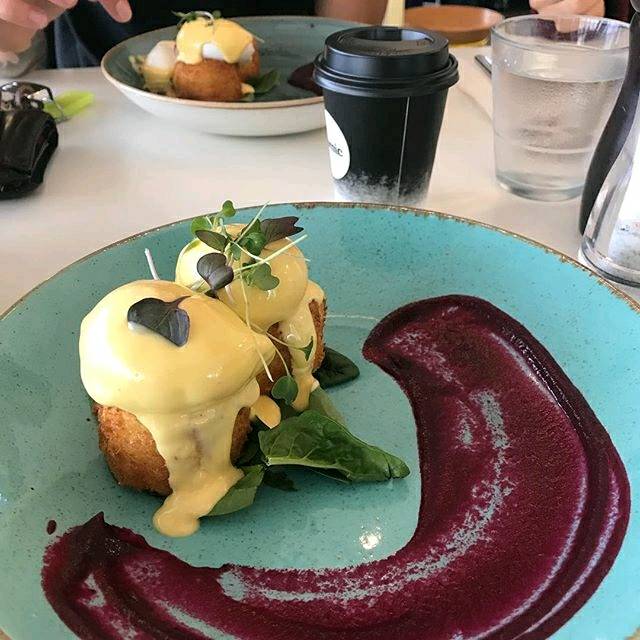 When your breakfast smiles at you, that's probably a pretty good sign you're going to have a good day. 🍳🤗 Thanks @tgifridayu for sharing this! Honey Cafe Takapuna #ilovetakapuna