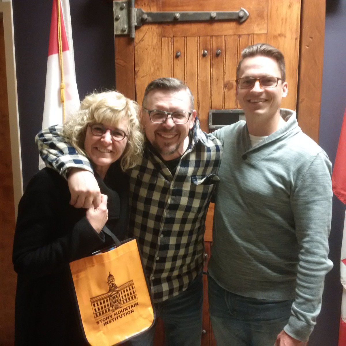 bonnefoy_robert's tweet photo. Kim and Theo's visit to SMI yesterday was an exceptional and unforgettable day of sharing and healing! It was great to have them back! @CSC_SCC_en @TheoFleury14 @kimbarthelotr @BellBoyc https://t.co/JPF6mtZv8j
