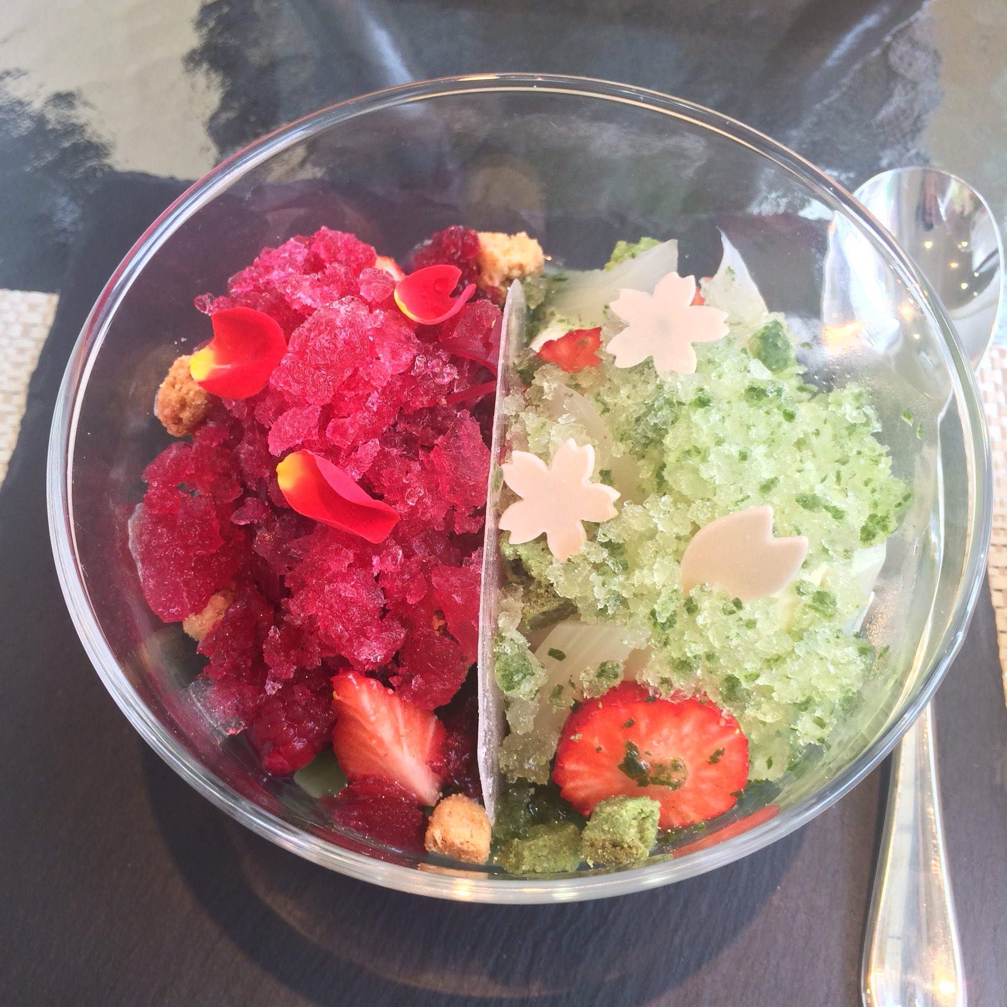 斧屋 おのや 志木のシンフラにて 卯月 フランスと日本の共通点 4月の週末限定 これは何ですか パフェです 左右に分かれてますね 左がフランス 右が日本を表しています お酒 花 発酵文化を主題としています あらためて 斧屋 おのや 志木のシンフラにて 卯月 フランスと日本の共通点 4月の週末限定 これは何ですか パフェです 左右に分かれてますね 左がフランス 右が日本を表しています お酒 花 発酵文化を主題としています あらためて