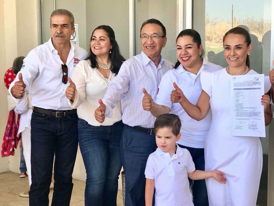 IsaiasGCroc's tweet photo. Acompañé en su registro con mucho gusto a Ana María Wilson como candidata a Diputada Local por el Distrito XVI en Baja California Sur. ¡Mucho éxito! #AvanzarContigo. https://t.co/TxV1w9OLbv