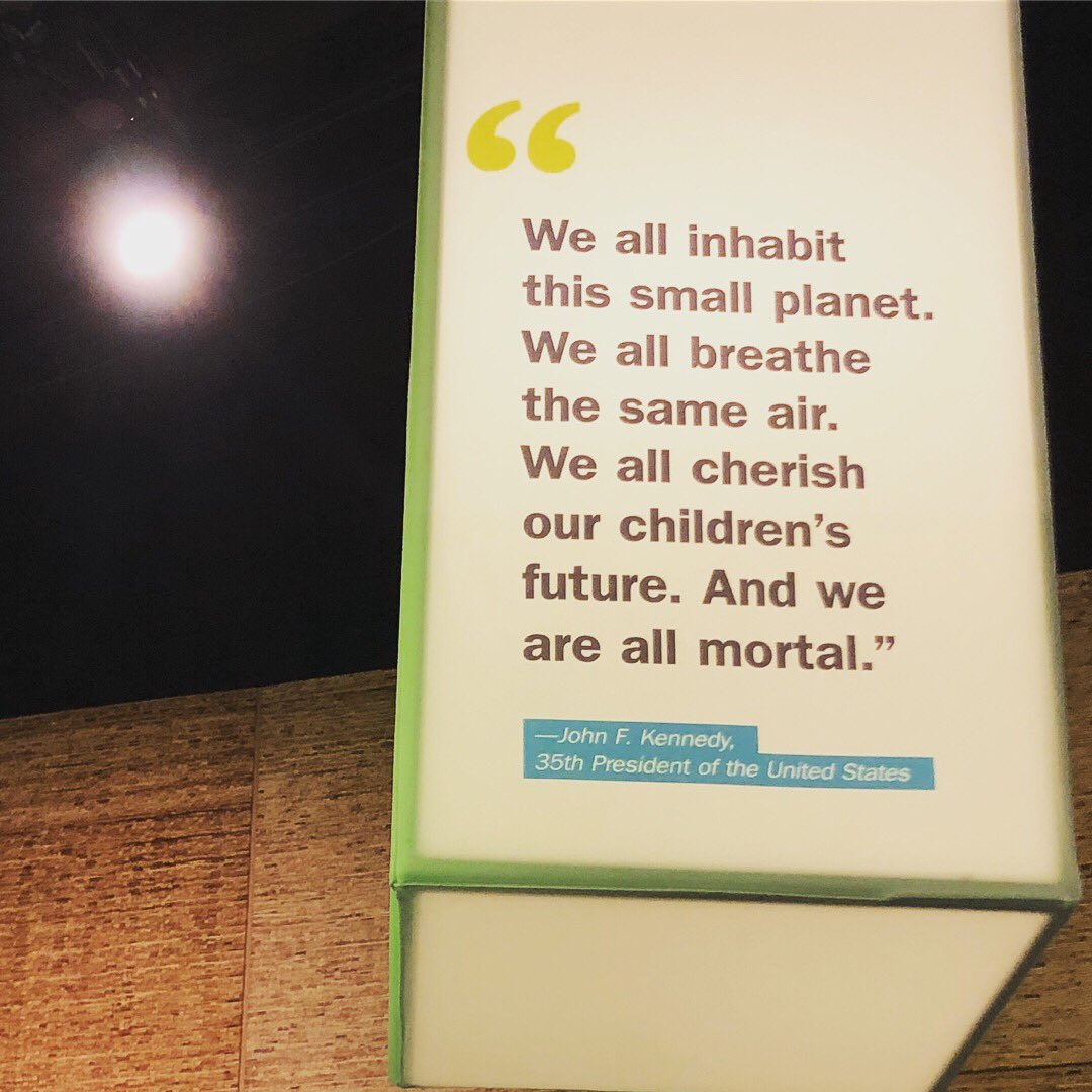 GreenLifeDreams's tweet photo. Spent the day at the @FieldMuseum for the March for Science! #onittogether #saynotoplastic #speakupforscience #speakupforanimals https://t.co/iK9HJHcAXk