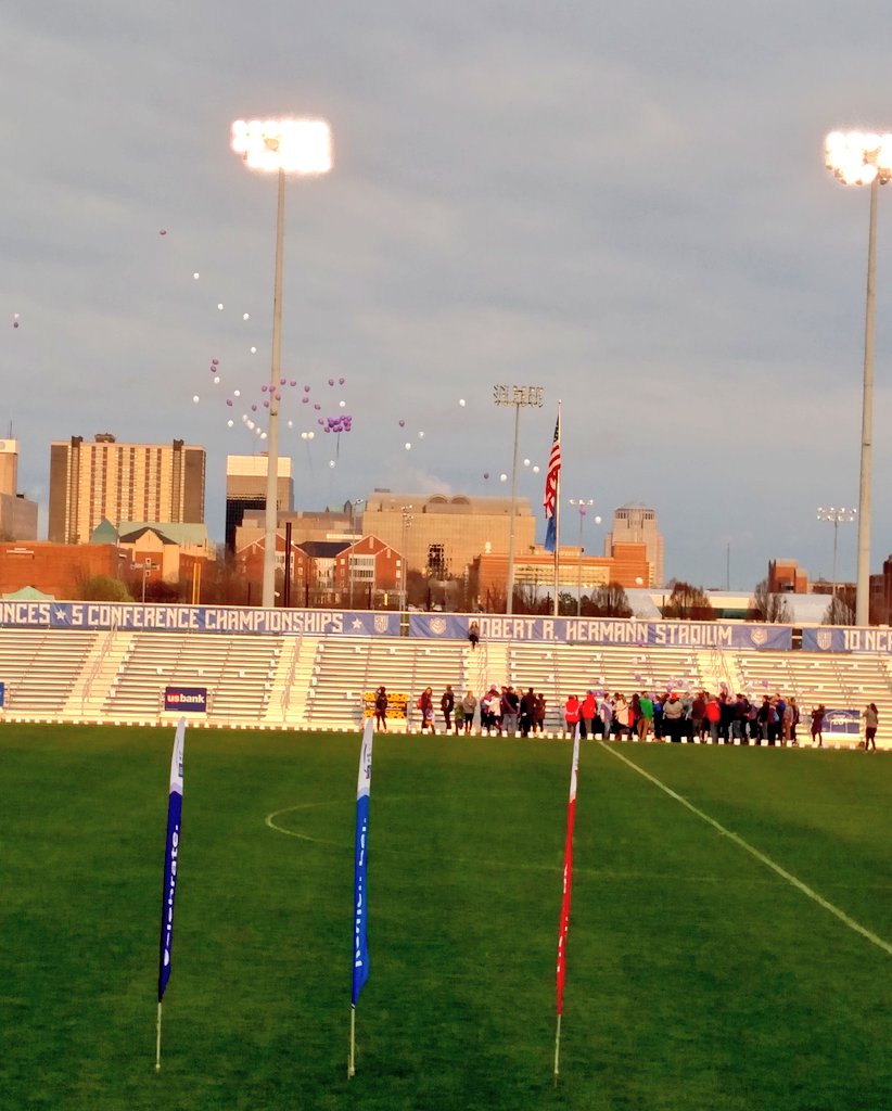SLU_television's tweet photo. Goodbye Balloons! #relayforlife #slurfl https://t.co/oMQTsLASnE