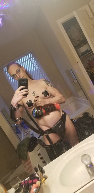 Bring your A game tonight... Going to the loft to demo angle grinding and cause some trouble  #bdsm #fireplay<a href="/tag/bdsm"class="tags"><span>#bdsm</span></a><a href="/tag/fireplay"class="tags"><span>#fireplay</span></a><a href="/tag/bdsmlifestyle"class="tags"><span>#bdsmlifestyle</span></a><a href="/tag/fetishdesigne"class="tags"><span>#fetishdesigne</span></a>