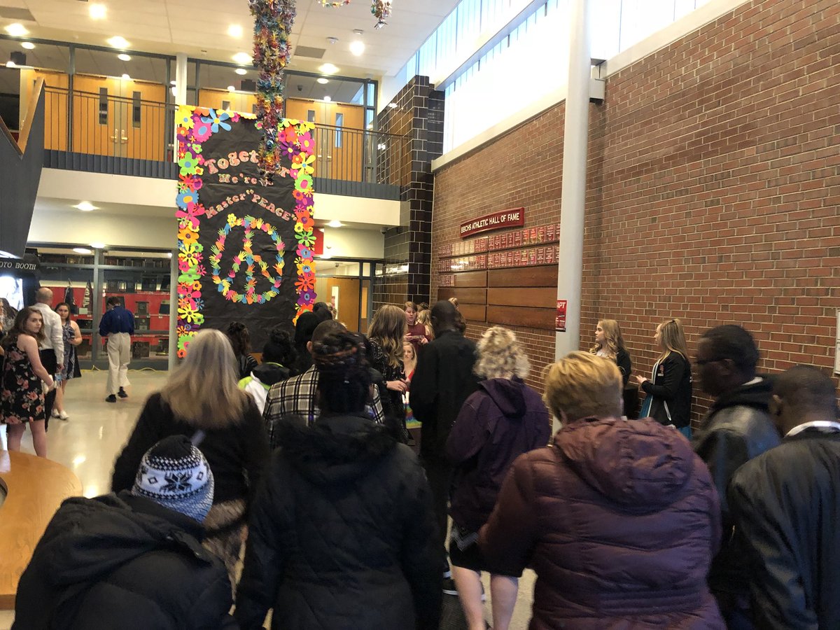 bbchs307's tweet photo. BBCHS @bestbuddies307 Prom doors have opened! The red carpet is ready to greet all attendees! Have fun, Boilers! #WeAreBoilers https://t.co/yScFJ7iTB7