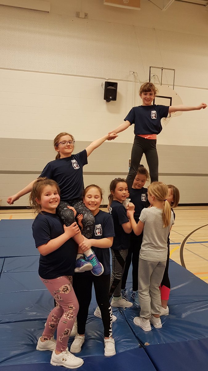 So proud of these kiddos! They are working on some hard pyramid stunts and are acing them! #proudcheercoach #elemcheer #ENDhuskies <a href="/ENDHuskies/">École Notre Dame</a> @2Chyzyk