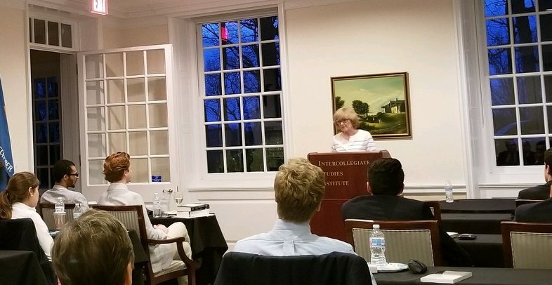 JeffOttoNelson's tweet photo. Political thinker Diana Schaub guides outstanding @ISI students tonight in a discussion of Statesmanship and the Gettysburg Address at the beautiful @ISI headquarters in the Brandwine Valley region. #ConceivedinLiberty #PerennialandTimely https://t.co/TrSOxjxJzy