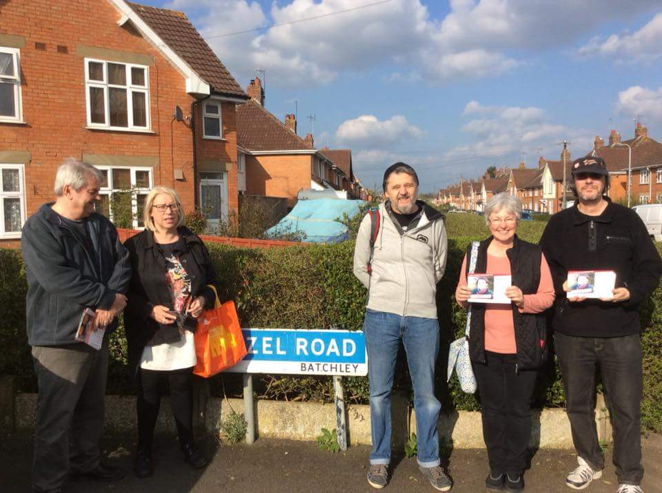 ReddLab's tweet photo. Beautiful afternoon canvassing on Batchley Rd, in the sunshine for a change. 

Natalie Brookes, our candidate for #Batchley &amp; #Brockhill along with her team covered a lot of ground.

#Redditch #Batchley #Brockhill #LoveRedditch #RedditchLabour #VoteLabour https://t.co/REMJOU5YI4